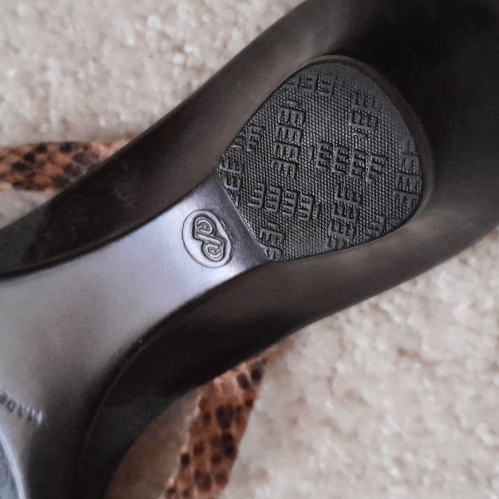 Shoes - Picture 4 of 6